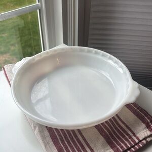 Vintage Pyrex 8 1/2" milk glass pie dish